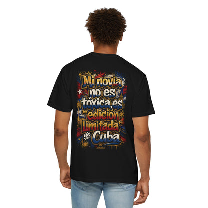 Camiseta “Me Encanta Mi Cubana Tóxica” – Humor y Orgullo Latino para Hombre